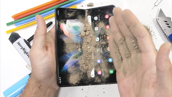 Galaxy Z Fold3 có độ bền ấn tượng, không mỏng manh như nhiều người nghĩ - Ảnh 10.