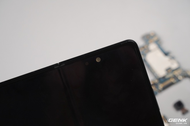 Galaxy Z Fold3 lần đầu tiên được mổ bụng tại Việt Nam, hé lộ bí mật của camera ẩn dưới màn hình - Ảnh 2.
