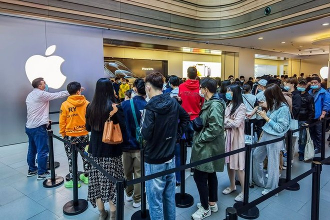 WSJ: Người dùng Trung Quốc ủng hộ giá bán thấp của iPhone 13 - Ảnh 2.