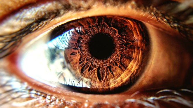 Phát hiện người đầu tiên trên thế giới có khả năng điều khiển đồng tử mắt hoàn toàn chủ động - Ảnh 1.