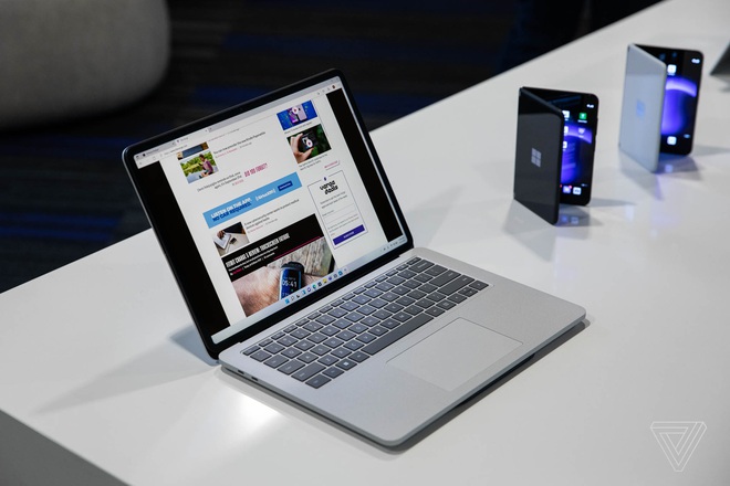Cận cảnh Surface Laptop Studio: Thiết kế ấn tượng nhưng dày và nặng - Ảnh 1.