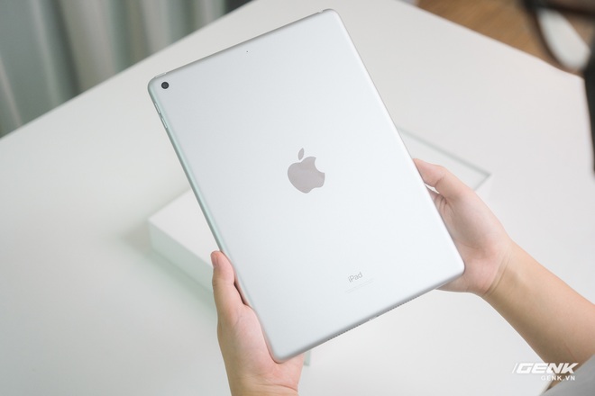 Trên tay iPad 9 tại VN: Thiết kế "lỗi thời" nhưng vẫn sẽ bán rất chạy!  Dscf1229-16325658045801613497698