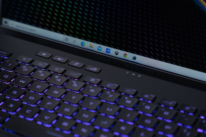 Cận cảnh ASUS ROG Zephyrus M16: Thiết kế mỏng nhẹ, cấu hình cực khủng với Intel Core i9 thế hệ 11 cùng GPU RTX 3070, giá 71.99 triệu đồng - Ảnh 8. Cận cảnh ASUS ROG Zephyrus M16: Thiết kế mỏng nhẹ, cấu hình cực khủng với Intel Core i9 thế hệ 11 cùng GPU RTX 3070, giá 71.99 triệu đồng - Ảnh 8.