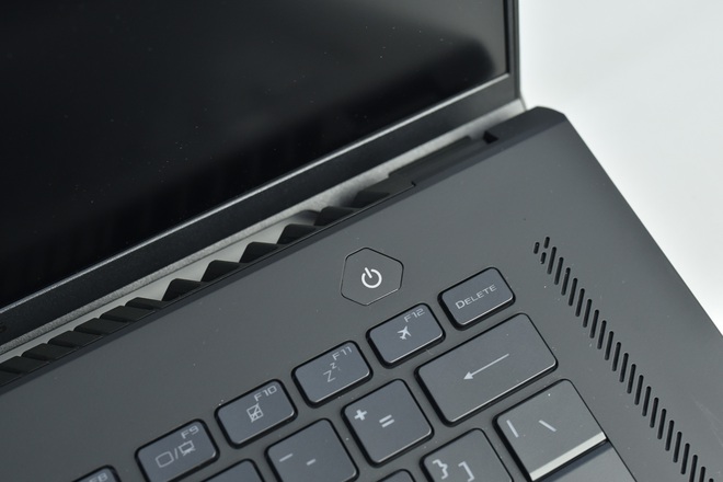 Cận cảnh ASUS ROG Zephyrus M16: Thiết kế mỏng nhẹ, cấu hình cực khủng với Intel Core i9 thế hệ 11 cùng GPU RTX 3070, giá 71.99 triệu đồng - Ảnh 6. Cận cảnh ASUS ROG Zephyrus M16: Thiết kế mỏng nhẹ, cấu hình cực khủng với Intel Core i9 thế hệ 11 cùng GPU RTX 3070, giá 71.99 triệu đồng - Ảnh 6.