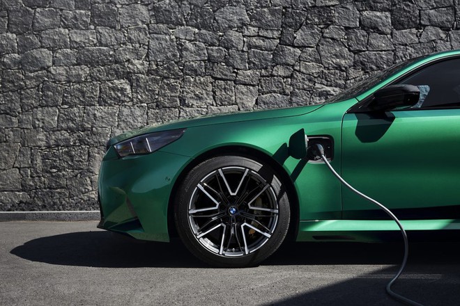 Cận cảnh BMW M5 Hybrid chuẩn bị ra mắt: Biểu của tượng hiệu suất cao hòa quyện cùng công nghệ xanh!- Ảnh 9.
