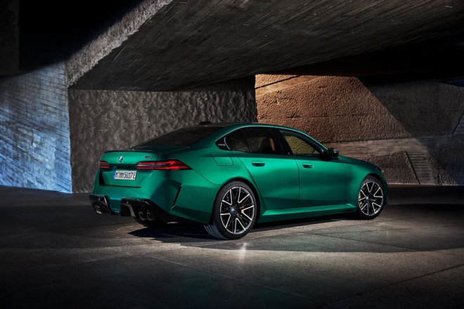 Cận cảnh BMW M5 Hybrid chuẩn bị ra mắt: Biểu của tượng hiệu suất cao hòa quyện cùng công nghệ xanh!- Ảnh 3.