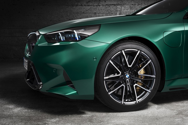 Cận cảnh BMW M5 Hybrid chuẩn bị ra mắt: Biểu của tượng hiệu suất cao hòa quyện cùng công nghệ xanh!- Ảnh 11.