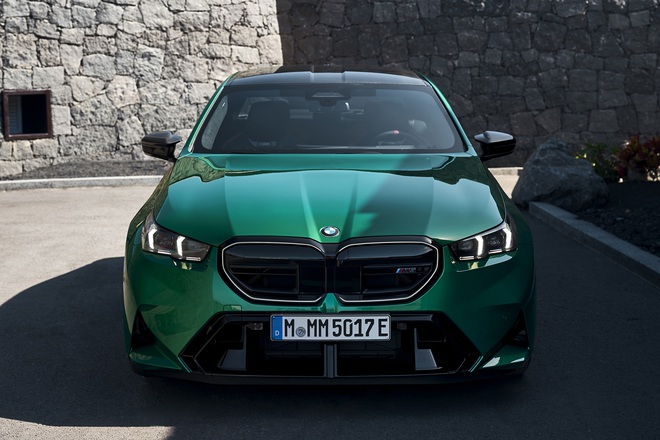 Cận cảnh BMW M5 Hybrid chuẩn bị ra mắt: Biểu của tượng hiệu suất cao hòa quyện cùng công nghệ xanh!- Ảnh 10.