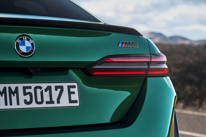 Cận cảnh BMW M5 Hybrid chuẩn bị ra mắt: Biểu của tượng hiệu suất cao hòa quyện cùng công nghệ xanh!- Ảnh 12.