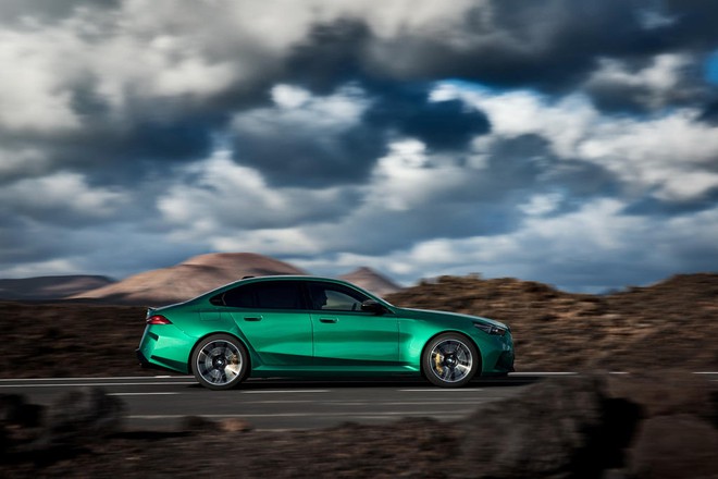 Cận cảnh BMW M5 Hybrid chuẩn bị ra mắt: Biểu của tượng hiệu suất cao hòa quyện cùng công nghệ xanh!- Ảnh 4.