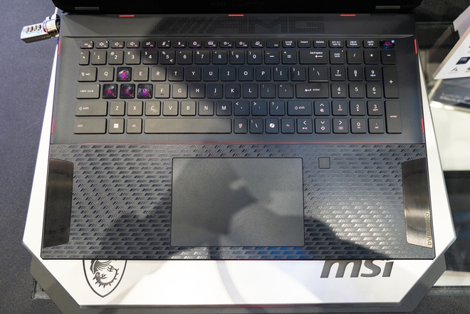 Cận cảnh loạt thiết bị gaming mới của MSI: Laptop kết hợp cùng AMG, máy chơi game cầm tay dùng Intel Lunar Lake- Ảnh 7.