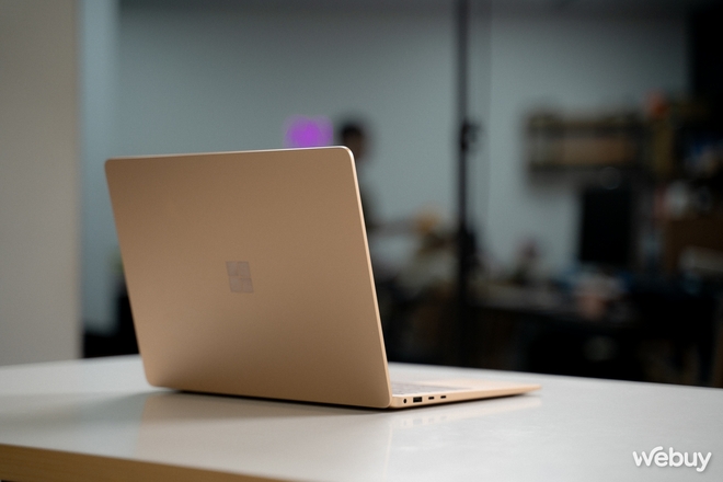 Trên tay Surface Laptop 7 dùng Snapdragon X Elite hàng hiếm tại Việt Nam: Chiếc Macbook của thế giới Windows là đây?- Ảnh 9.