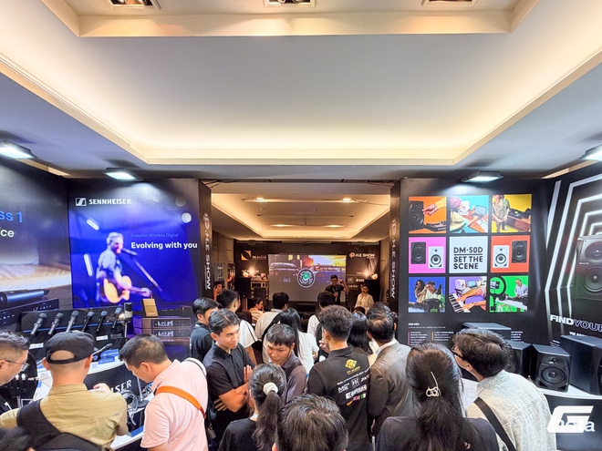 Triển lãm P.H.E. Show 2025 chính thức khai mạc: Bức tranh toàn cảnh về tương lai giải trí tại gia- Ảnh 19. Triển lãm P.H.E. Show 2025 chính thức khai mạc: Bức tranh toàn cảnh về tương lai giải trí tại gia- Ảnh 19.