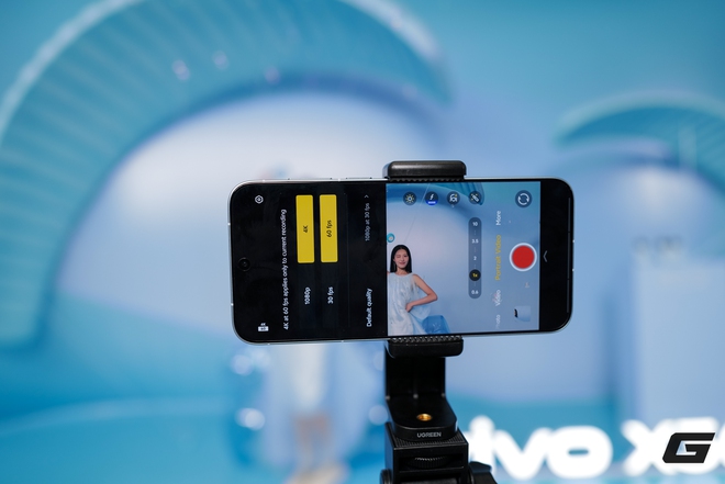 Trên tay vivo X300 và X300 Pro: Thiết kế vuông vắn, camera ZEISS cực xịn, có cả phụ kiện zoom siêu xa cho ai thích "bắn tỉa"- Ảnh 30.