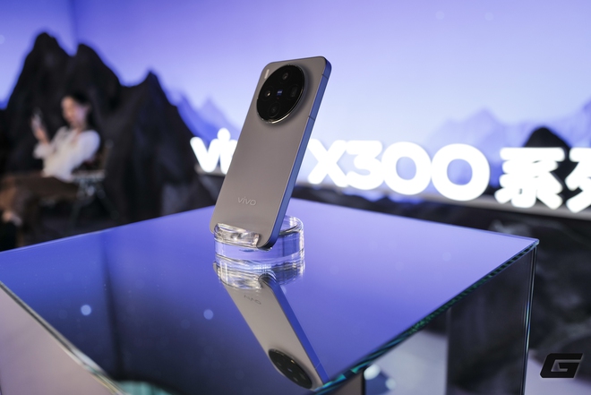 Trên tay vivo X300 và X300 Pro: Thiết kế vuông vắn, camera ZEISS cực xịn, có cả phụ kiện zoom siêu xa cho ai thích "bắn tỉa"- Ảnh 27.