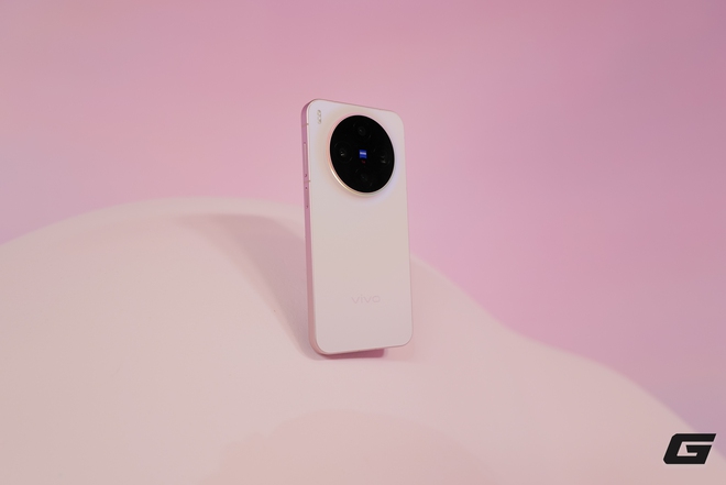 Trên tay vivo X300 và X300 Pro: Thiết kế vuông vắn, camera ZEISS cực xịn, có cả phụ kiện zoom siêu xa cho ai thích "bắn tỉa"- Ảnh 26.
