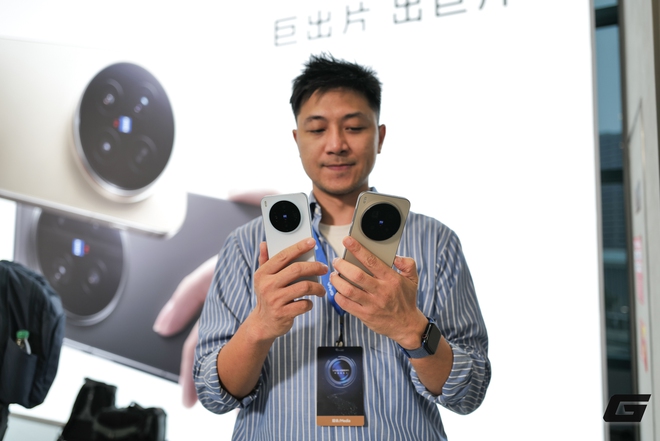 Trên tay vivo X300 và X300 Pro: Thiết kế vuông vắn, camera ZEISS cực xịn, có cả phụ kiện zoom siêu xa cho ai thích "bắn tỉa"- Ảnh 19.
