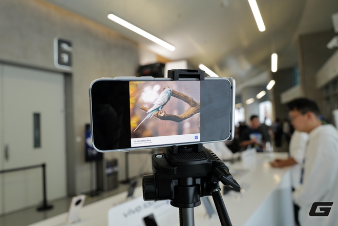 Trên tay vivo X300 và X300 Pro: Thiết kế vuông vắn, camera ZEISS cực xịn, có cả phụ kiện zoom siêu xa cho ai thích "bắn tỉa"- Ảnh 22.