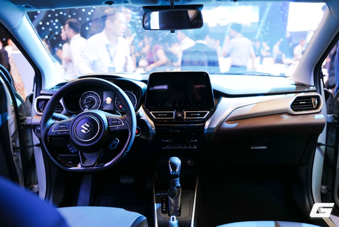 Suzuki Fronx ra mắt tại Việt Nam: SUV coupe đầu tiên của Suzuki, giá từ 520 triệu đồng, có bản hybrid và ADAS- Ảnh 3. Suzuki Fronx ra mắt tại Việt Nam: SUV coupe đầu tiên của Suzuki, giá từ 520 triệu đồng, có bản hybrid và ADAS- Ảnh 3.