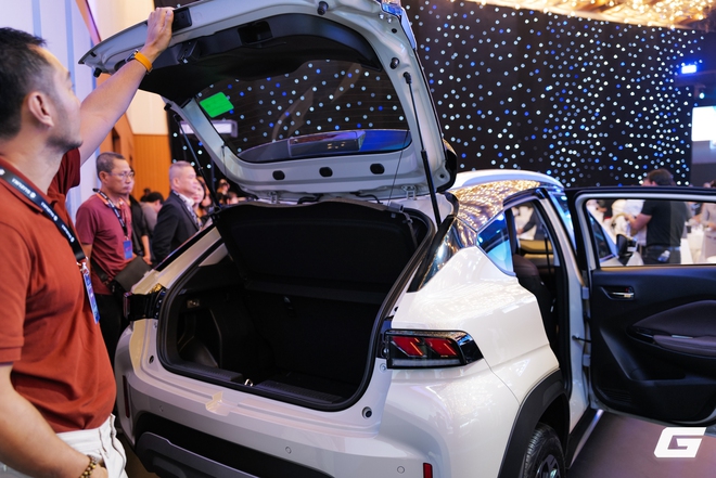 Suzuki Fronx ra mắt tại Việt Nam: SUV coupe đầu tiên của Suzuki, giá từ 520 triệu đồng, có bản hybrid và ADAS- Ảnh 26. Suzuki Fronx ra mắt tại Việt Nam: SUV coupe đầu tiên của Suzuki, giá từ 520 triệu đồng, có bản hybrid và ADAS- Ảnh 26.