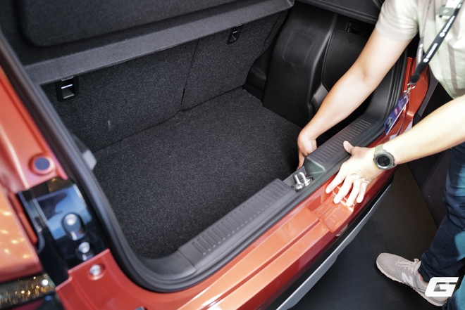 Suzuki Fronx ra mắt tại Việt Nam: SUV coupe đầu tiên của Suzuki, giá từ 520 triệu đồng, có bản hybrid và ADAS- Ảnh 25. Suzuki Fronx ra mắt tại Việt Nam: SUV coupe đầu tiên của Suzuki, giá từ 520 triệu đồng, có bản hybrid và ADAS- Ảnh 25.
