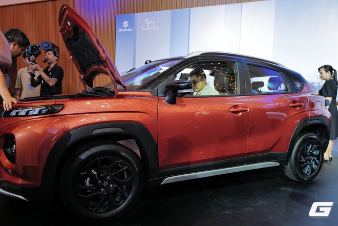 Suzuki Fronx ra mắt tại Việt Nam: SUV coupe đầu tiên của Suzuki, giá từ 520 triệu đồng, có bản hybrid và ADAS- Ảnh 24. Suzuki Fronx ra mắt tại Việt Nam: SUV coupe đầu tiên của Suzuki, giá từ 520 triệu đồng, có bản hybrid và ADAS- Ảnh 24.