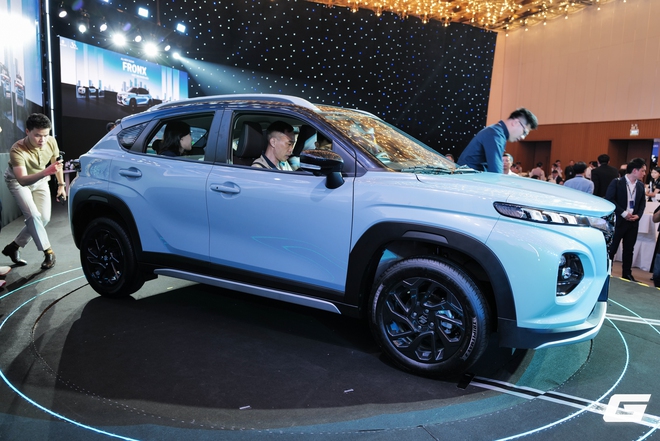 Suzuki Fronx ra mắt tại Việt Nam: SUV coupe đầu tiên của Suzuki, giá từ 520 triệu đồng, có bản hybrid và ADAS- Ảnh 2. Suzuki Fronx ra mắt tại Việt Nam: SUV coupe đầu tiên của Suzuki, giá từ 520 triệu đồng, có bản hybrid và ADAS- Ảnh 2.