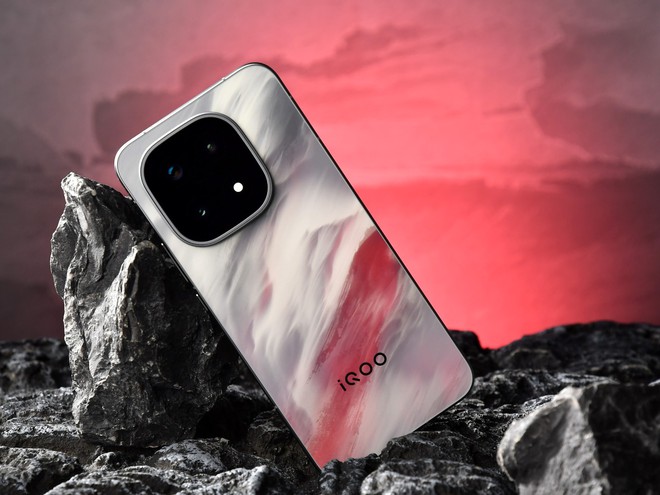 vivo vừa ra mắt điện thoại "xịn" hơn cả X300 nhưng giá lại rẻ hơn: Snapdragon 8 Elite Gen 5, mặt lưng đổi màu cực độc, pin 7.000mAh- Ảnh 2. vivo vừa ra mắt điện thoại "xịn" hơn cả X300 nhưng giá lại rẻ hơn: Snapdragon 8 Elite Gen 5, mặt lưng đổi màu cực độc, pin 7.000mAh- Ảnh 2.