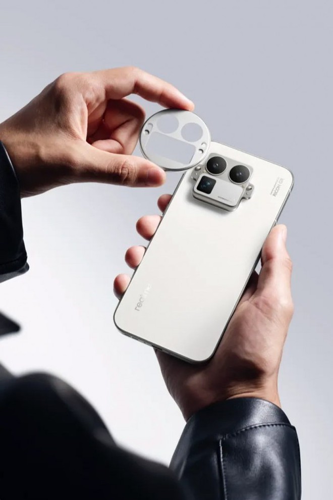 realme ra mắt flagship "thay được" camera: Snapdragon 8 Elite Gen 5, chụp đẹp như máy ảnh, pin 7.000mAh mà giá chỉ hơn 14 triệu đồng- Ảnh 2. realme ra mắt flagship "thay được" camera: Snapdragon 8 Elite Gen 5, chụp đẹp như máy ảnh, pin 7.000mAh mà giá chỉ hơn 14 triệu đồng- Ảnh 2.