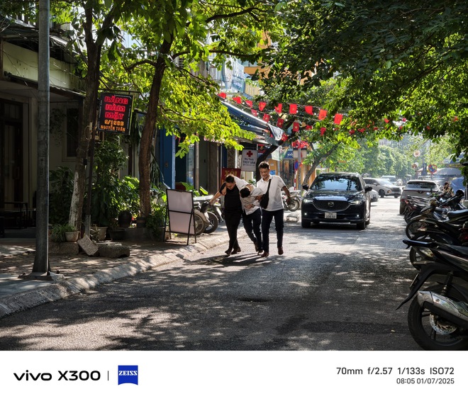 Điện thoại flagship nhỏ gọn chụp ảnh đẹp nhất- Ảnh 11. Điện thoại flagship nhỏ gọn chụp ảnh đẹp nhất- Ảnh 11.