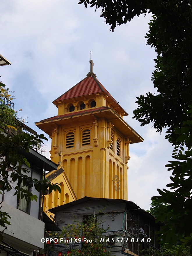 Trên tay OPPO Find X9 Pro: Camera chuẩn Hasselblad 200MP zoom siêu xa, pin 7500mAh, sạc 80W, giá 32.99 triệu- Ảnh 11. Trên tay OPPO Find X9 Pro: Camera chuẩn Hasselblad 200MP zoom siêu xa, pin 7500mAh, sạc 80W, giá 32.99 triệu- Ảnh 11.