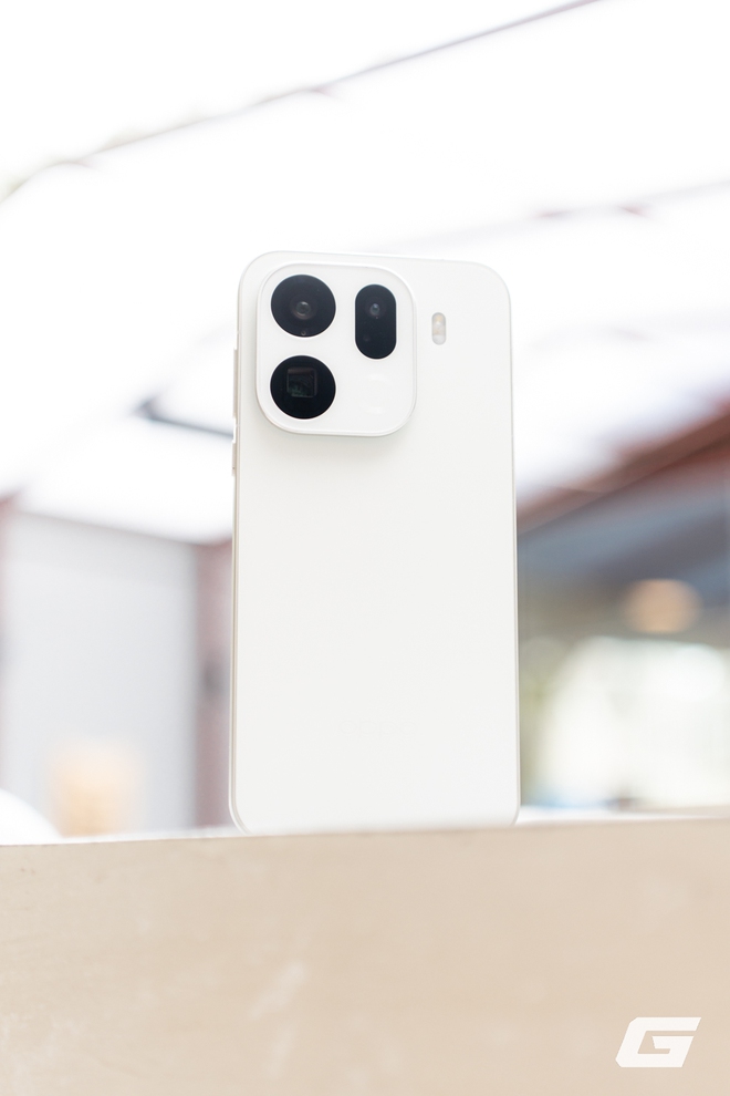 Trên tay OPPO Find X9 Pro: Camera chuẩn Hasselblad 200MP zoom siêu xa, pin 7500mAh, sạc 80W, giá 32.99 triệu- Ảnh 16. Trên tay OPPO Find X9 Pro: Camera chuẩn Hasselblad 200MP zoom siêu xa, pin 7500mAh, sạc 80W, giá 32.99 triệu- Ảnh 16.