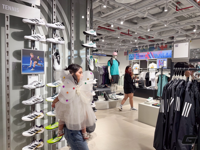 Cận cảnh cửa hàng mới khai trương đậm chất Việt của adidas- Ảnh 20. Cận cảnh cửa hàng mới khai trương đậm chất Việt của adidas- Ảnh 20.