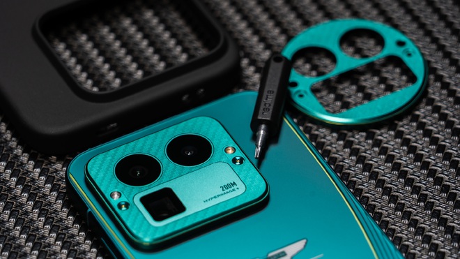 realme GT8 Pro có thêm bản Aston Martin giới hạn dành cho fan F1: Màu ngọc lam, nút nguồn neon, camera 200 "chấm", giá hơn 20 triệu đồng - Ảnh 3.