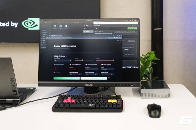 Cận cảnh chiếc máy tính để bàn siêu nhỏ gọn nhưng hiệu năng AI lên đến 1 petaFLOP - Ảnh 4.