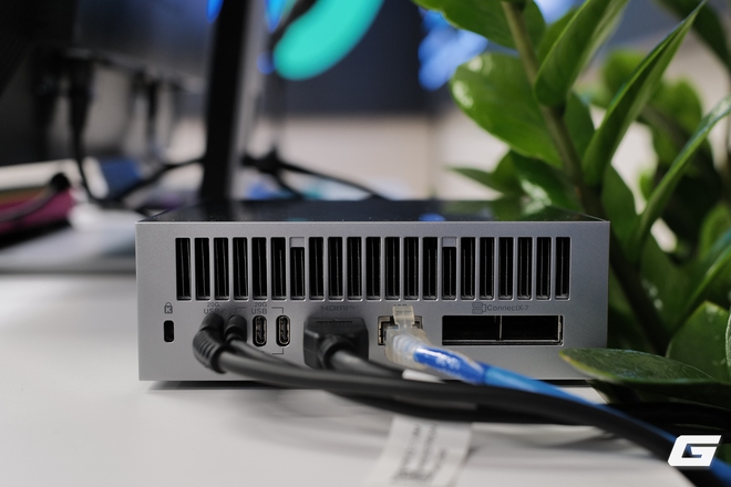 Cận cảnh chiếc máy tính để bàn siêu nhỏ gọn nhưng hiệu năng AI lên đến 1 petaFLOP - Ảnh 7.