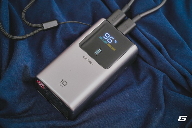 Đây là pin dự phòng tôi luôn mang theo bên mình suốt nửa năm qua: nhỏ gọn, sạc được cả MacBook, và... đã hơi trầy xước - Ảnh 7.