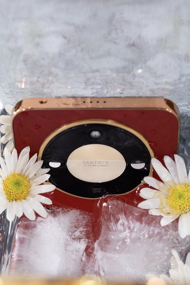 Người dùng Việt săn lùng điện thoại pin 8.300mAh mới ra mắt - Ảnh 3.