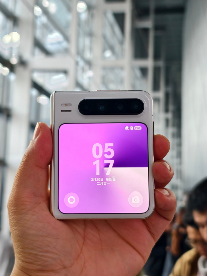 Cận cảnh điện thoại gập không ai dám làm của Huawei: Thiết kế quá độc và dị, hóa ra để phục vụ mục đích này!- Ảnh 8.