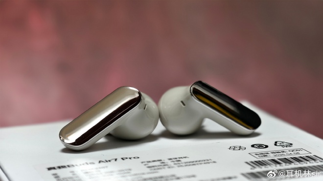 realme ra mắt tai nghe chống ồn "xịn" hơn AirPods Pro, có tính năng dịch thời gian thực, pin 48 giờ, giá chỉ 1,59 triệu đồng- Ảnh 9. realme ra mắt tai nghe chống ồn "xịn" hơn AirPods Pro, có tính năng dịch thời gian thực, pin 48 giờ, giá chỉ 1,59 triệu đồng- Ảnh 9.