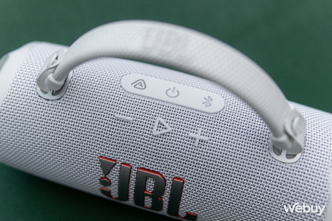 Dùng thử JBL Flip 7 và Charge 6: Âm thanh tùy biến sâu, pin “trâu” hơn, thêm AuraCast, chống nước/rơi vỡ, phát nhạc lossless, giá từ 3.59 triệu- Ảnh 8. Dùng thử JBL Flip 7 và Charge 6: Âm thanh tùy biến sâu, pin “trâu” hơn, thêm AuraCast, chống nước/rơi vỡ, phát nhạc lossless, giá từ 3.59 triệu- Ảnh 8.