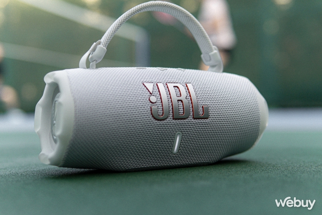 Dùng thử JBL Flip 7 và Charge 6: Âm thanh tùy biến sâu, pin “trâu” hơn, thêm AuraCast, chống nước/rơi vỡ, phát nhạc lossless, giá từ 3.59 triệu- Ảnh 7. Dùng thử JBL Flip 7 và Charge 6: Âm thanh tùy biến sâu, pin “trâu” hơn, thêm AuraCast, chống nước/rơi vỡ, phát nhạc lossless, giá từ 3.59 triệu- Ảnh 7.