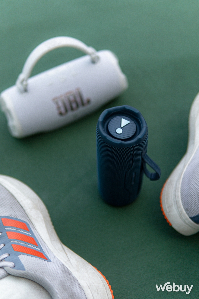 Dùng thử JBL Flip 7 và Charge 6: Âm thanh tùy biến sâu, pin “trâu” hơn, thêm AuraCast, chống nước/rơi vỡ, phát nhạc lossless, giá từ 3.59 triệu- Ảnh 6. Dùng thử JBL Flip 7 và Charge 6: Âm thanh tùy biến sâu, pin “trâu” hơn, thêm AuraCast, chống nước/rơi vỡ, phát nhạc lossless, giá từ 3.59 triệu- Ảnh 6.