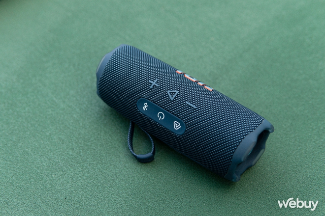 Dùng thử JBL Flip 7 và Charge 6: Âm thanh tùy biến sâu, pin “trâu” hơn, thêm AuraCast, chống nước/rơi vỡ, phát nhạc lossless, giá từ 3.59 triệu- Ảnh 5. Dùng thử JBL Flip 7 và Charge 6: Âm thanh tùy biến sâu, pin “trâu” hơn, thêm AuraCast, chống nước/rơi vỡ, phát nhạc lossless, giá từ 3.59 triệu- Ảnh 5.