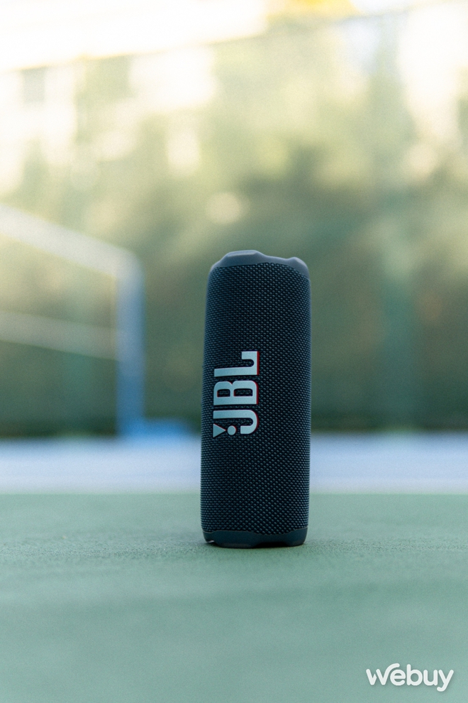 Dùng thử JBL Flip 7 và Charge 6: Âm thanh tùy biến sâu, pin “trâu” hơn, thêm AuraCast, chống nước/rơi vỡ, phát nhạc lossless, giá từ 3.59 triệu- Ảnh 2. Dùng thử JBL Flip 7 và Charge 6: Âm thanh tùy biến sâu, pin “trâu” hơn, thêm AuraCast, chống nước/rơi vỡ, phát nhạc lossless, giá từ 3.59 triệu- Ảnh 2.