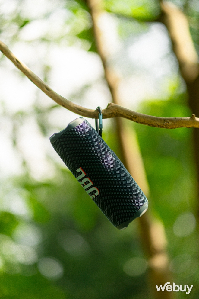 Dùng thử JBL Flip 7 và Charge 6: Âm thanh tùy biến sâu, pin “trâu” hơn, thêm AuraCast, chống nước/rơi vỡ, phát nhạc lossless, giá từ 3.59 triệu- Ảnh 21. Dùng thử JBL Flip 7 và Charge 6: Âm thanh tùy biến sâu, pin “trâu” hơn, thêm AuraCast, chống nước/rơi vỡ, phát nhạc lossless, giá từ 3.59 triệu- Ảnh 21.