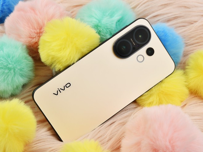 Cận cảnh điện thoại "sặc sỡ" của vivo sắp ra mắt: Chip Dimensity 9400e, màn hình nhỏ 6,3 inch nhưng pin khủng 6.500mAh, camera 50MP- Ảnh 7. Cận cảnh điện thoại "sặc sỡ" của vivo sắp ra mắt: Chip Dimensity 9400e, màn hình nhỏ 6,3 inch nhưng pin khủng 6.500mAh, camera 50MP- Ảnh 7.