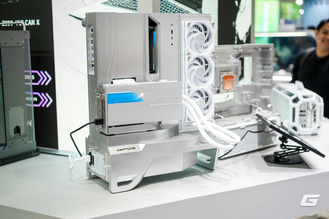 COLORFUL mang loạt sản phẩm mới tới Computex 2025: Từ PC chơi game cao cấp đến laptop hiệu năng cao, thiết kế lấy cảm hứng từ mèo- Ảnh 2. COLORFUL mang loạt sản phẩm mới tới Computex 2025: Từ PC chơi game cao cấp đến laptop hiệu năng cao, thiết kế lấy cảm hứng từ mèo- Ảnh 2.