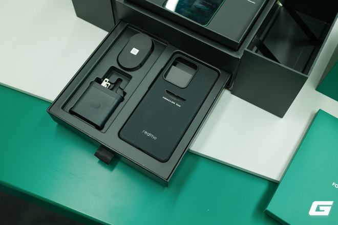 realme ra mắt điện thoại dành riêng cho hội đam mê tốc độ: Thiết kế vừa đẹp, vừa mạnh lại còn pin trâu, bảo sao ai cũng muốn mua!- Ảnh 3. realme ra mắt điện thoại dành riêng cho hội đam mê tốc độ: Thiết kế vừa đẹp, vừa mạnh lại còn pin trâu, bảo sao ai cũng muốn mua!- Ảnh 3.