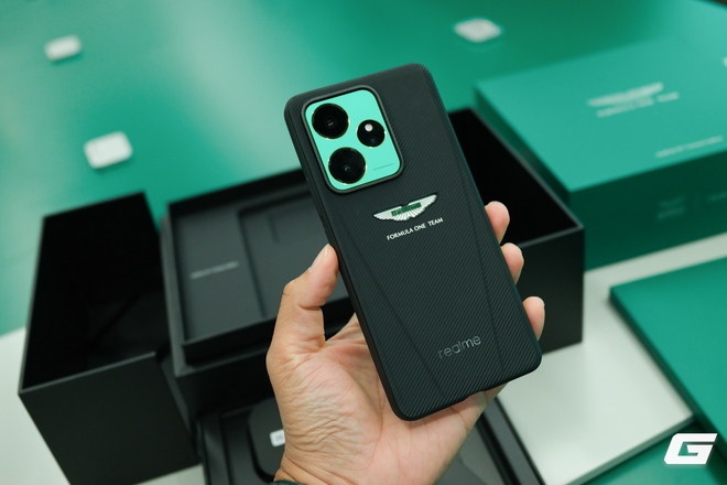 realme ra mắt điện thoại dành riêng cho hội đam mê tốc độ: Thiết kế vừa đẹp, vừa mạnh lại còn pin trâu, bảo sao ai cũng muốn mua!- Ảnh 4. realme ra mắt điện thoại dành riêng cho hội đam mê tốc độ: Thiết kế vừa đẹp, vừa mạnh lại còn pin trâu, bảo sao ai cũng muốn mua!- Ảnh 4.